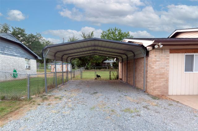 395 Buchanan Avenue, Krebs, OK 74554