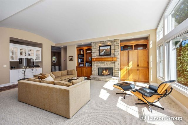 4350 S Oak Pointe Court, Grand Rapids, MI 49525