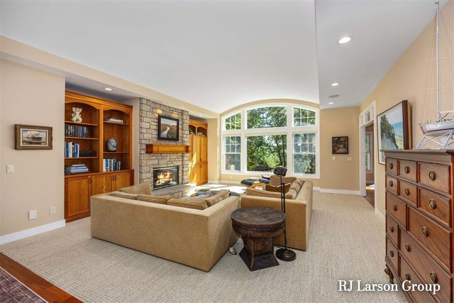 4350 S Oak Pointe Court, Grand Rapids, MI 49525