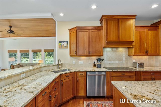 4350 S Oak Pointe Court, Grand Rapids, MI 49525