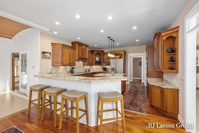 4350 S Oak Pointe Court, Grand Rapids, MI 49525