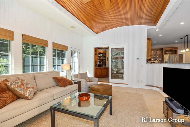 4350 S Oak Pointe Court, Grand Rapids, MI 49525
