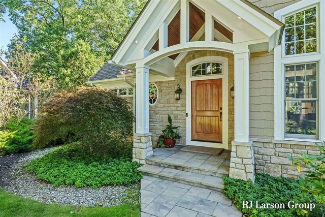 4350 S Oak Pointe Court, Grand Rapids, MI 49525