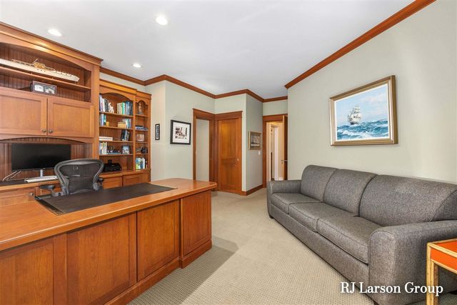 4350 S Oak Pointe Court, Grand Rapids, MI 49525
