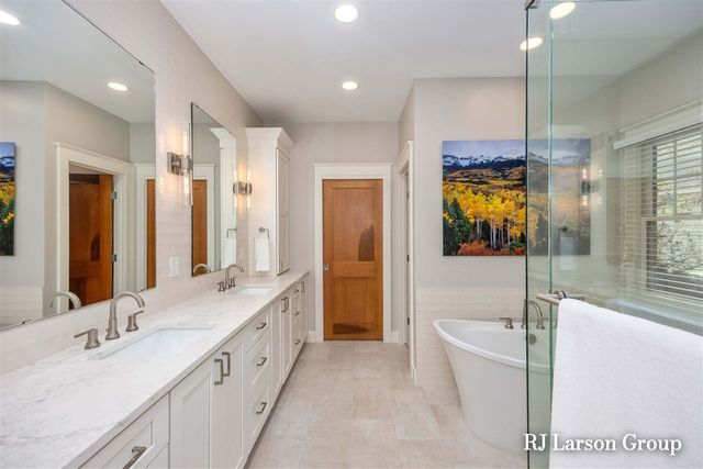 4350 S Oak Pointe Court, Grand Rapids, MI 49525