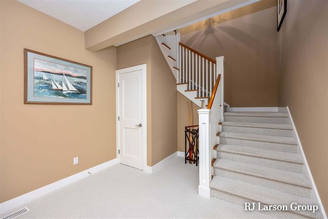 4350 S Oak Pointe Court, Grand Rapids, MI 49525