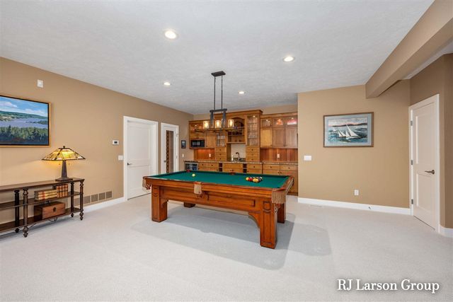 4350 S Oak Pointe Court, Grand Rapids, MI 49525
