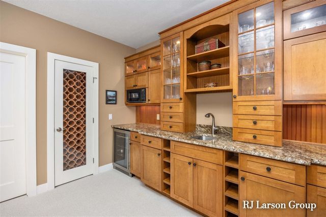 4350 S Oak Pointe Court, Grand Rapids, MI 49525
