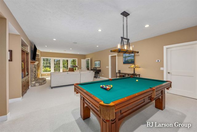 4350 S Oak Pointe Court, Grand Rapids, MI 49525