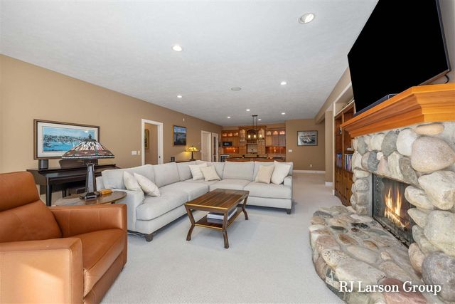 4350 S Oak Pointe Court, Grand Rapids, MI 49525