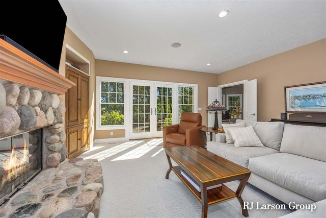 4350 S Oak Pointe Court, Grand Rapids, MI 49525