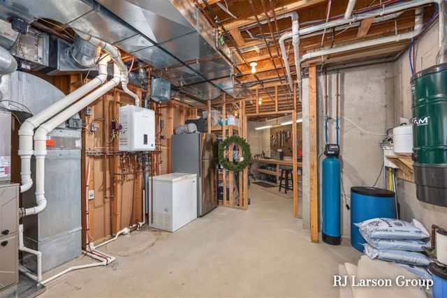 4350 S Oak Pointe Court, Grand Rapids, MI 49525