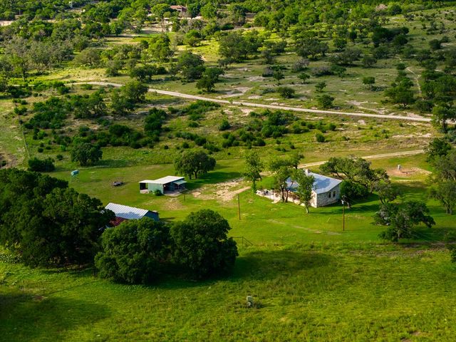 161 Flach Ranch Rd, Comfort, TX 78013
