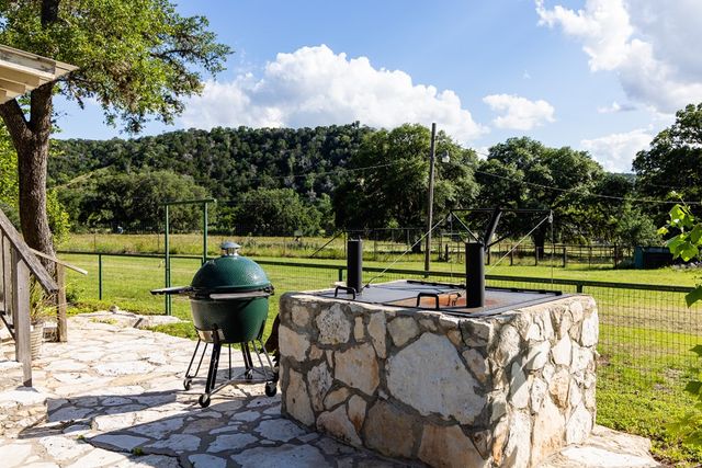 161 Flach Ranch Rd, Comfort, TX 78013