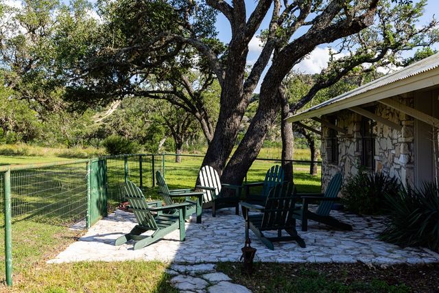 161 Flach Ranch Rd, Comfort, TX 78013