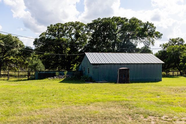 161 Flach Ranch Rd, Comfort, TX 78013