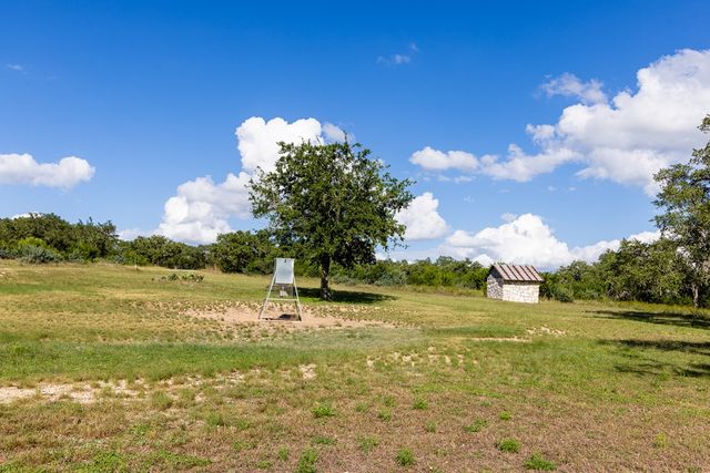 161 Flach Ranch Rd, Comfort, TX 78013