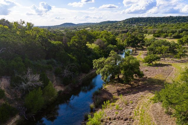 161 Flach Ranch Rd, Comfort, TX 78013