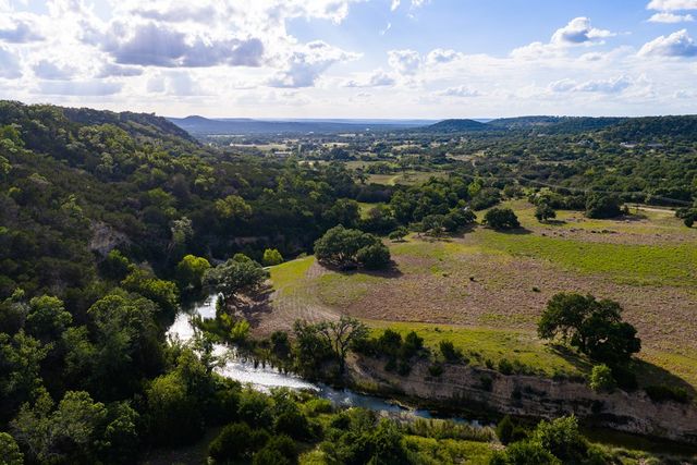 161 Flach Ranch Rd, Comfort, TX 78013