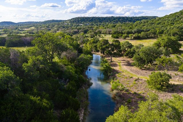 161 Flach Ranch Rd, Comfort, TX 78013
