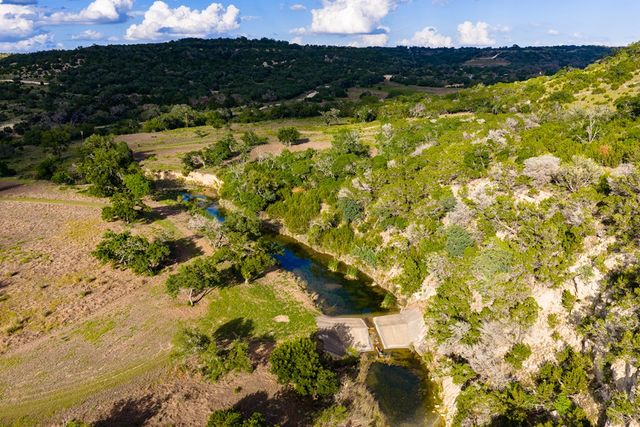 161 Flach Ranch Rd, Comfort, TX 78013