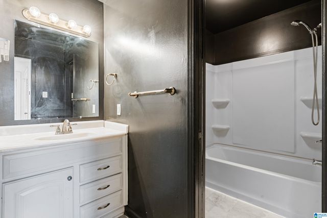 3017 Massey Rd Apt C, Vestavia Hills, AL 35216