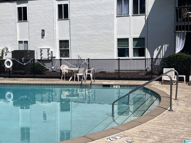 3017 Massey Rd Apt C, Vestavia Hills, AL 35216