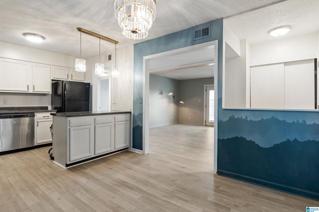 3017 Massey Rd Apt C, Vestavia Hills, AL 35216