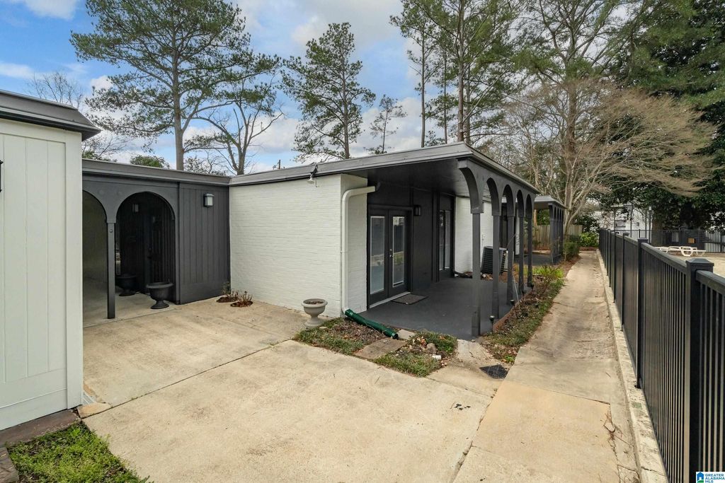 3017 Massey Rd Apt C, Vestavia Hills, AL 35216