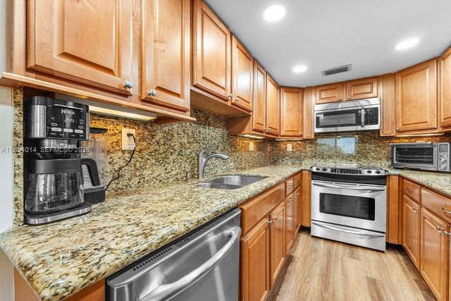 364 Golfview Road 505, North Palm Beach, FL 33408