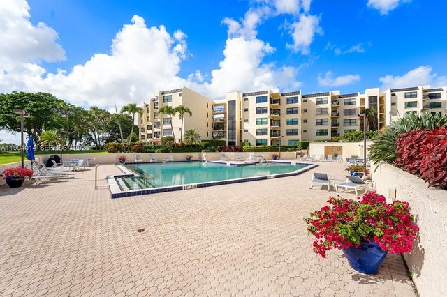 364 Golfview Road 505, North Palm Beach, FL 33408