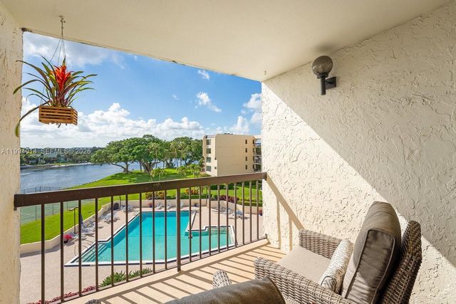 364 Golfview Road 505, North Palm Beach, FL 33408