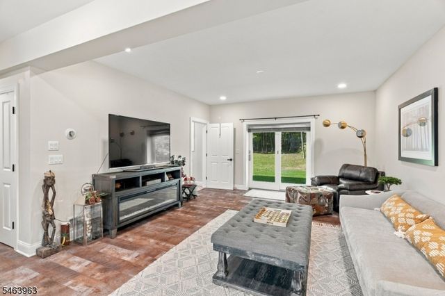 1036 Scenic Dr, Jefferson Twp., NJ 07438