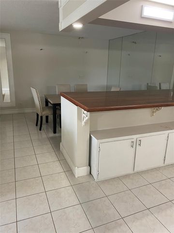 1013 Green Pine Blvd H1, West Palm Beach, FL 33409