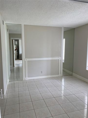 1013 Green Pine Blvd H1, West Palm Beach, FL 33409