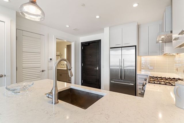 40 Traveler St 712, Boston, MA 02118