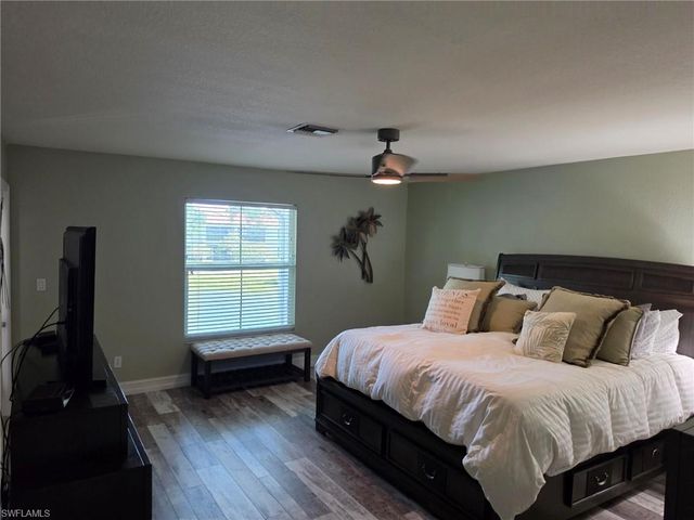 200 Diamond CIR 202, Naples, FL 34110