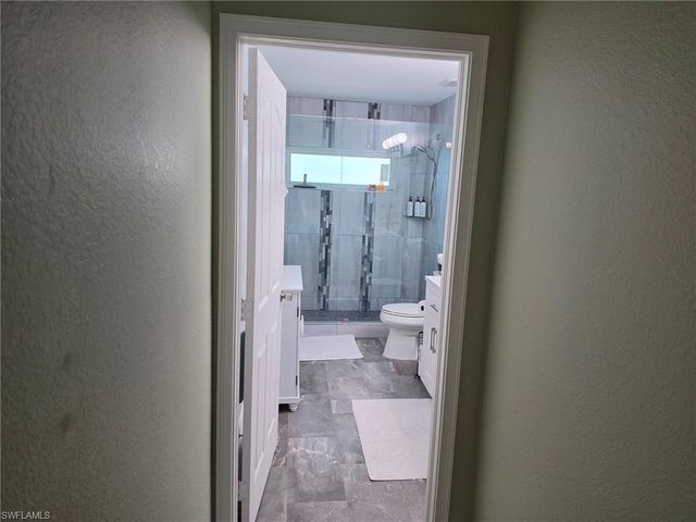 200 Diamond CIR 202, Naples, FL 34110