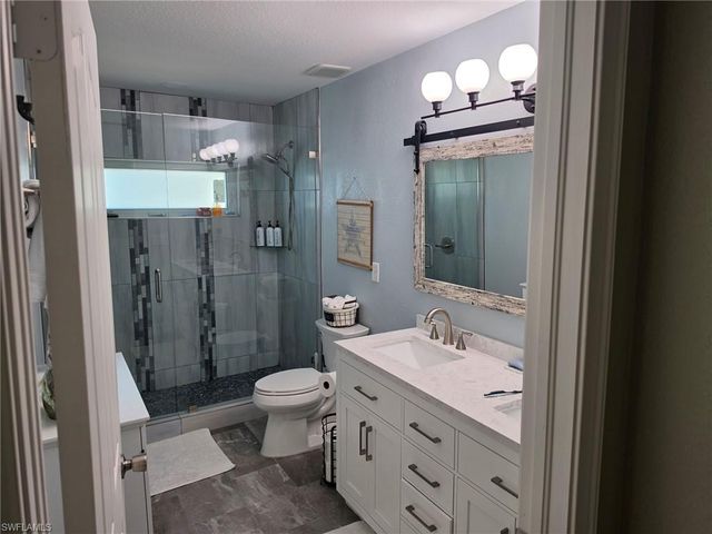 200 Diamond CIR 202, Naples, FL 34110