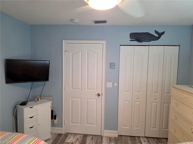 200 Diamond CIR 202, Naples, FL 34110