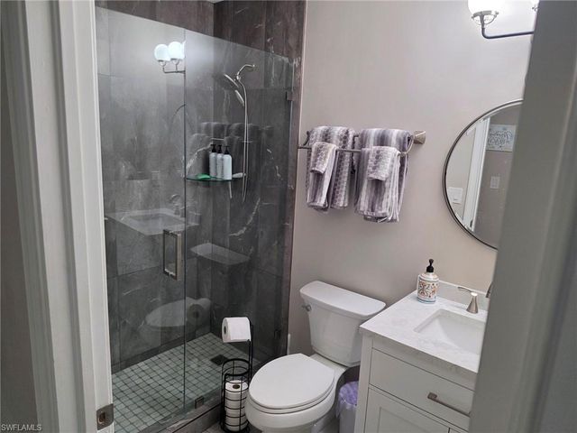 200 Diamond CIR 202, Naples, FL 34110