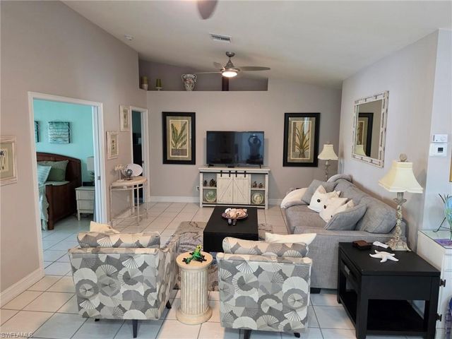200 Diamond CIR 202, Naples, FL 34110
