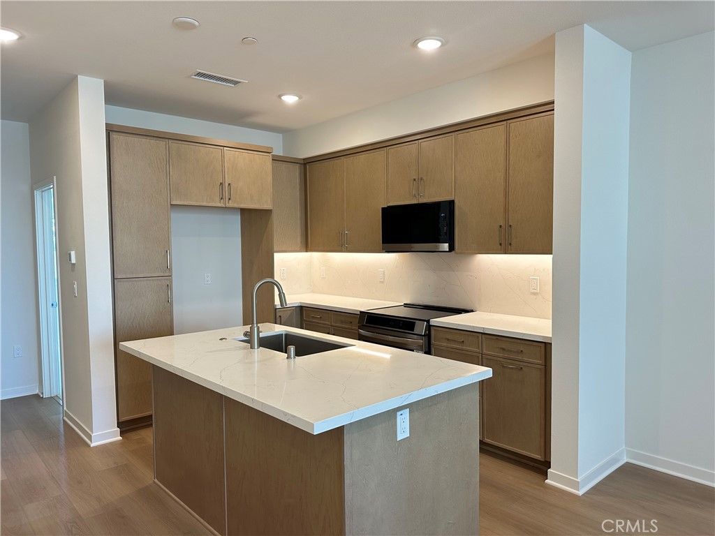 685 S Brea Boulevard 104, Brea, CA 92821 — photo 2