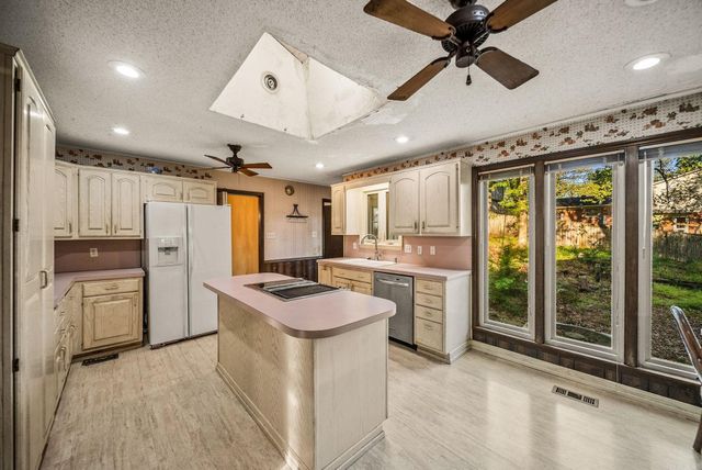 922 Kings Mountain Dr, Little Rock, AR 72211