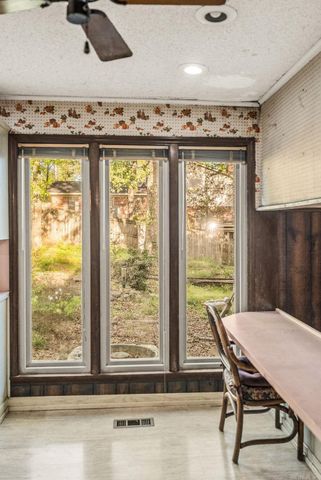 922 Kings Mountain Dr, Little Rock, AR 72211