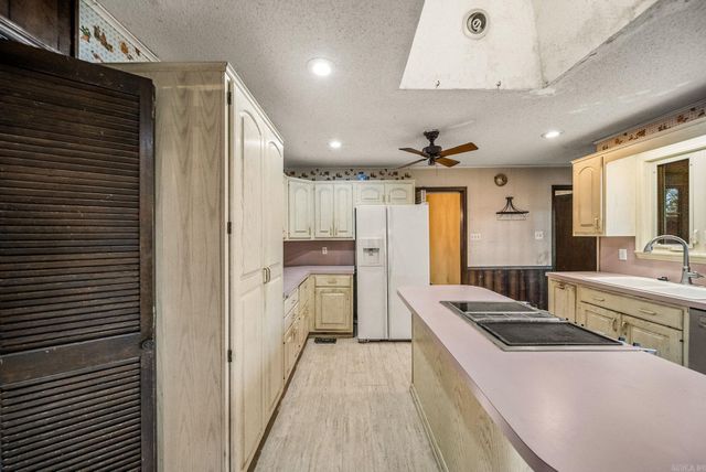 922 Kings Mountain Dr, Little Rock, AR 72211