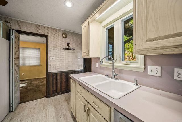 922 Kings Mountain Dr, Little Rock, AR 72211