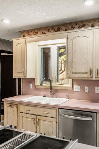 922 Kings Mountain Dr, Little Rock, AR 72211