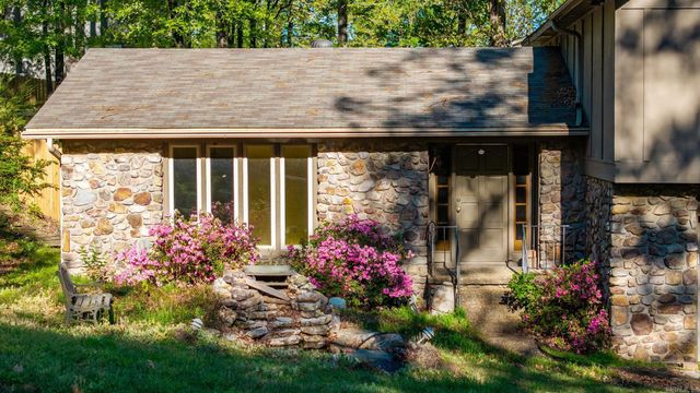 922 Kings Mountain Dr, Little Rock, AR 72211