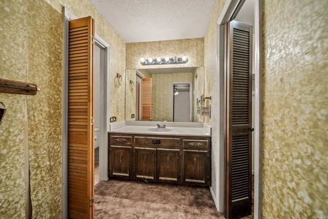 922 Kings Mountain Dr, Little Rock, AR 72211